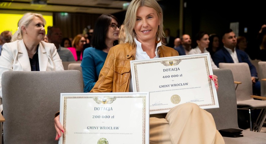 Renata Granowska z dotacjami na modernizację miejskich obiektów sportowych.