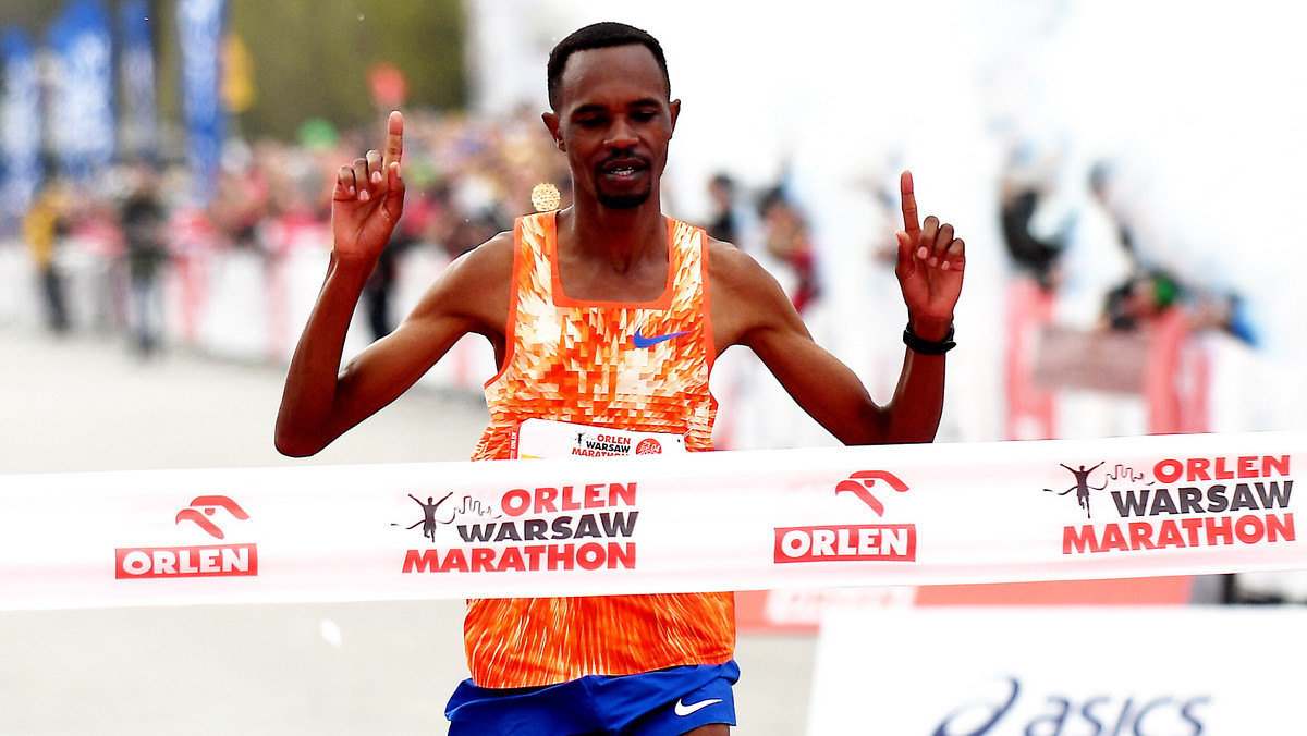 Zwycięzcą piątej edycji Orlen Warsaw Marathon został Kenijczyk Felix Kimutai. Dystans 42 km 195 m pokonał w 2:10.34. Na trzeciej pozycji metę przy PGE Narodowym minął najlepszy przed rokiem Artur Kozłowski (MULKS MOS Sieradz) - 2:12.38, który obronił tytuł mistrza Polski.