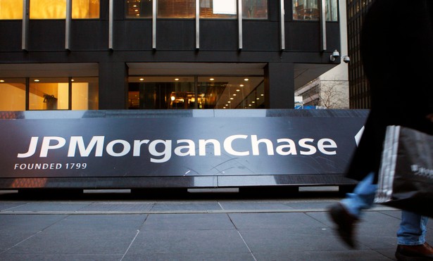 W JPMorgan Chase & Co. przynajmniej 1 mln dolarów premii otrzymało 1626 pracowników.