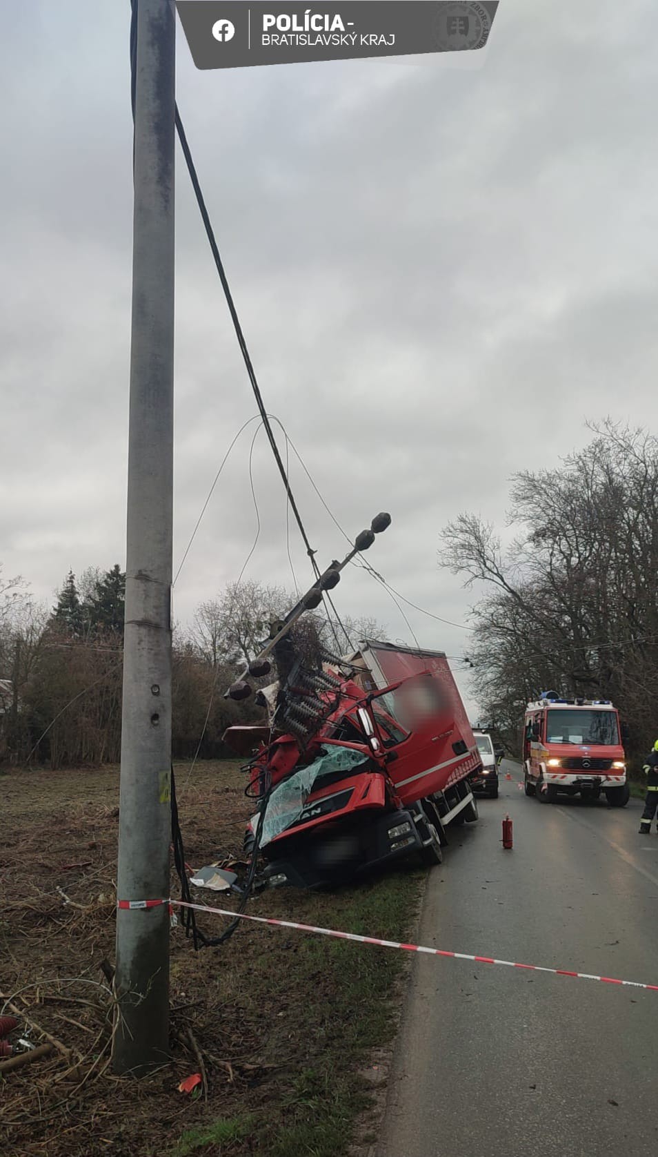 Dopravná nehoda medzi Ivankou pri Dunaji a Zálesím. 
