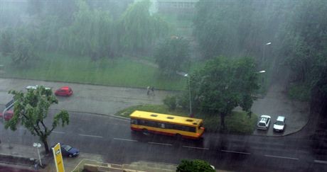 14.06.2007 LODZ SILNA NAWALNICA PRZESZLA NAD LODZIA N/Z ZALANA UL ZIELONAFOTO CEZARY PECOLD