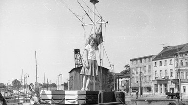 Wakacje kiedyś i dziś. Znane kurorty na starych fotografiach.  Poznacie je?