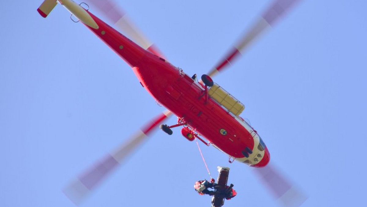 Tragedia w Tatrach. Zginął turysta porwany przez lawinę śnieżną