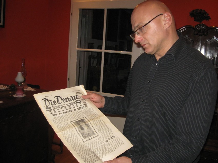 Boris Mašić sa primerkom časopisa "Die Donau"