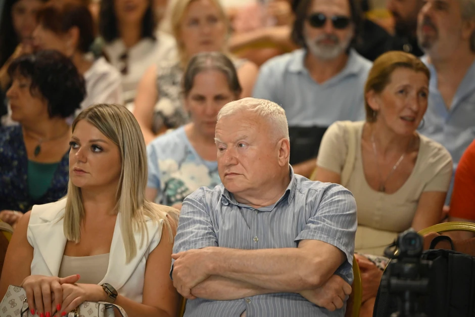 Predsednik Saveza slepih Srbije Milan Stošić sa ćerkom