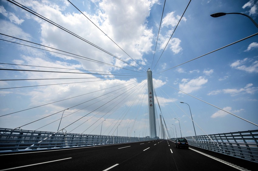 ...a ovako kad podignete pogled ka pilonu