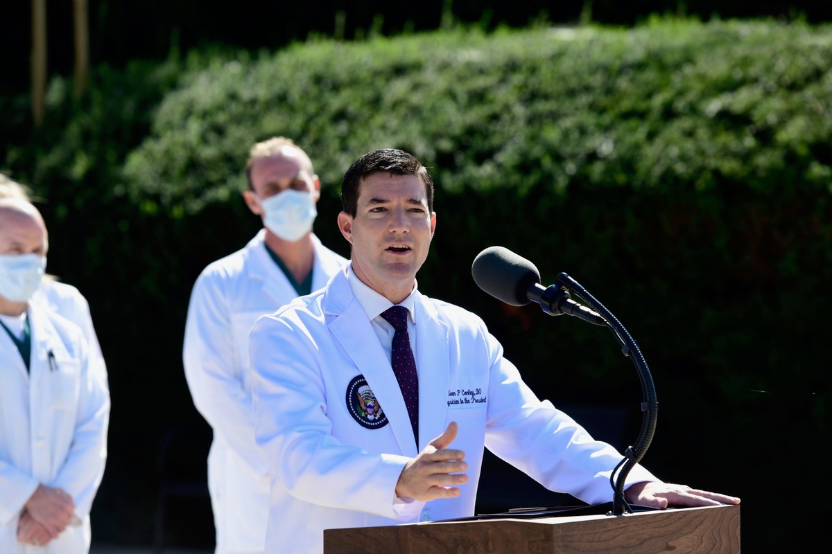 Lekarze opiekujący się Donaldem Trumpem