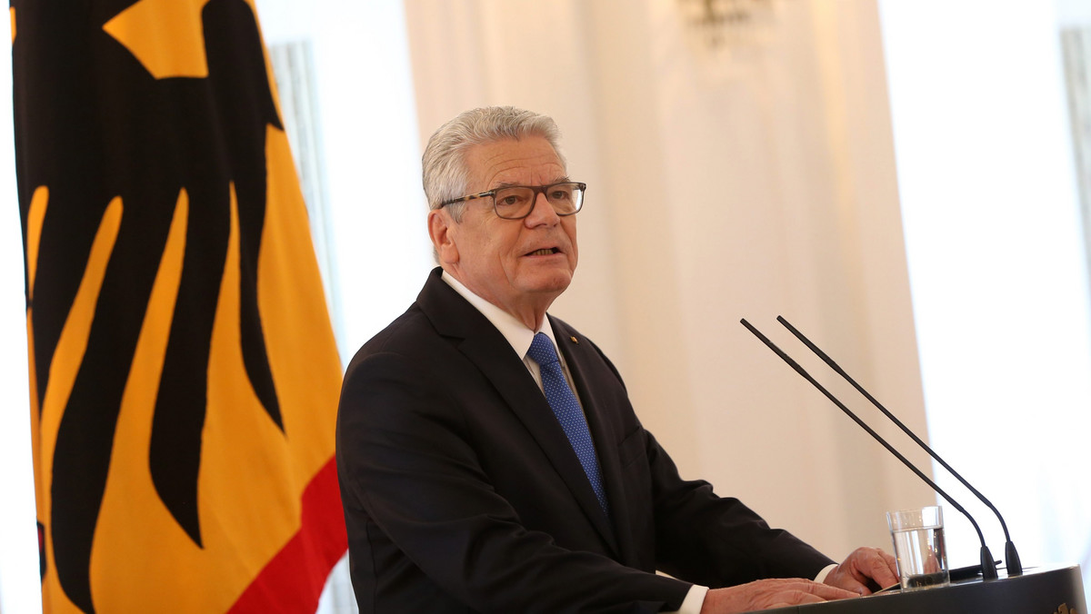 Niemiecka scena polityczna z ubolewaniem, ale i ze zrozumieniem zareagowała na decyzję prezydenta Joachima Gaucka, który nie będzie się ubiegał o drugą kadencję. Kanclerz Angela Merkel zapowiedziała, że poszukiwanie następcy rozpocznie się jesienią.