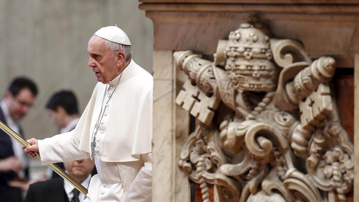 Papież Franciszek sprzeciwił się sprowadzaniu roli kobiet w Kościele do "niewolniczej". We wstępie do opublikowanej w Hiszpanii książki przyznał, że niepokoi go wypaczanie znaczenia służebności w Kościele.