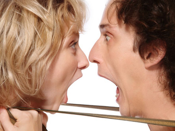Pomiędzy miłością a skarpetą: o co najczęściej kłócimy się w związku?