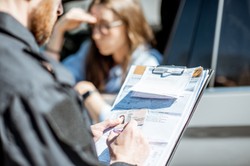 Co mi zrobisz, jak go... zjem? Kobieta narobiła sobie poważnych kłopotów oryginalną reakcją na otrzymanie mandatu