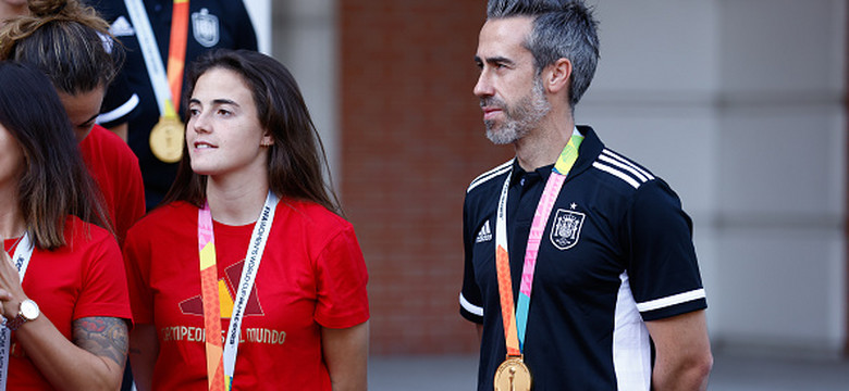 Trener hiszpańskiej drużyny piłkarek został zwolniony po niechcianym pocałunku