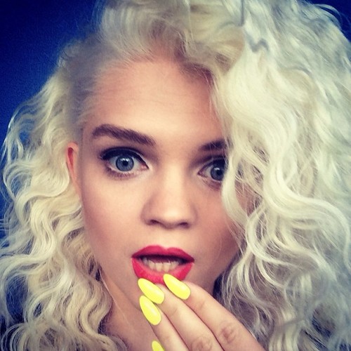 Margaret wreszcie debiutuje