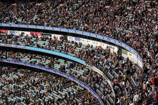 Kibicowanie pomaga psychice i zwiększa poczucie sensu życia [BADANIE]