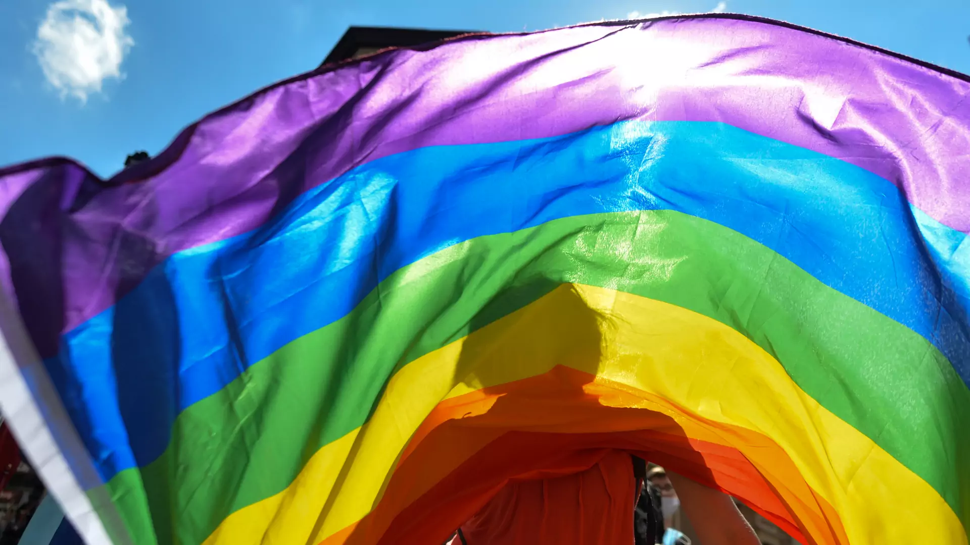 "Czekaliśmy dwa lata". W Warszawie powstanie hostel interwencyjny dla osób LGBT+