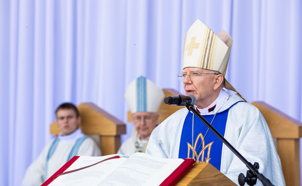 Kontrowersyjne słowa arcybiskupa Jędraszewskiego. Biedroń chce napisać list do papieża w tej sprawie