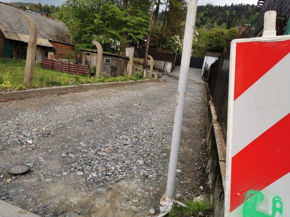 Teren po wybuchu uporządkowany. Rusza odtwarzanie drogi