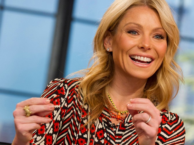 76340_kelly-ripa02-ap-foto-ap