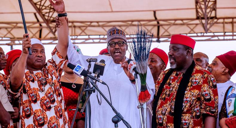 President Muhammadu Buhari(M) with former Imo state governor, Rochas Okorocha(R) and Governor Hope Uzodinma (L) during the electioneering campaigns  [innonews]