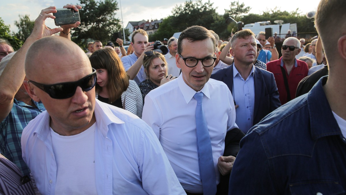 Premier Mateusz Morawiecki po spotkaniu z mieszkańcami w Działdowie