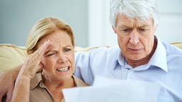 dodatek pielęgnacyjny a zasiłek. pułapka 75. urodzin, która może kosztować tysiące złotych