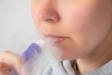 Fogimplantátuma van, és e-cigarettát szív? Tönkreteheti a fogait