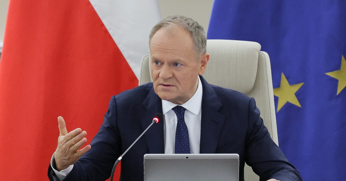 "Kto nie musi, niech nie leci na Bliski Wschód". Mocny apel premiera do smerfów