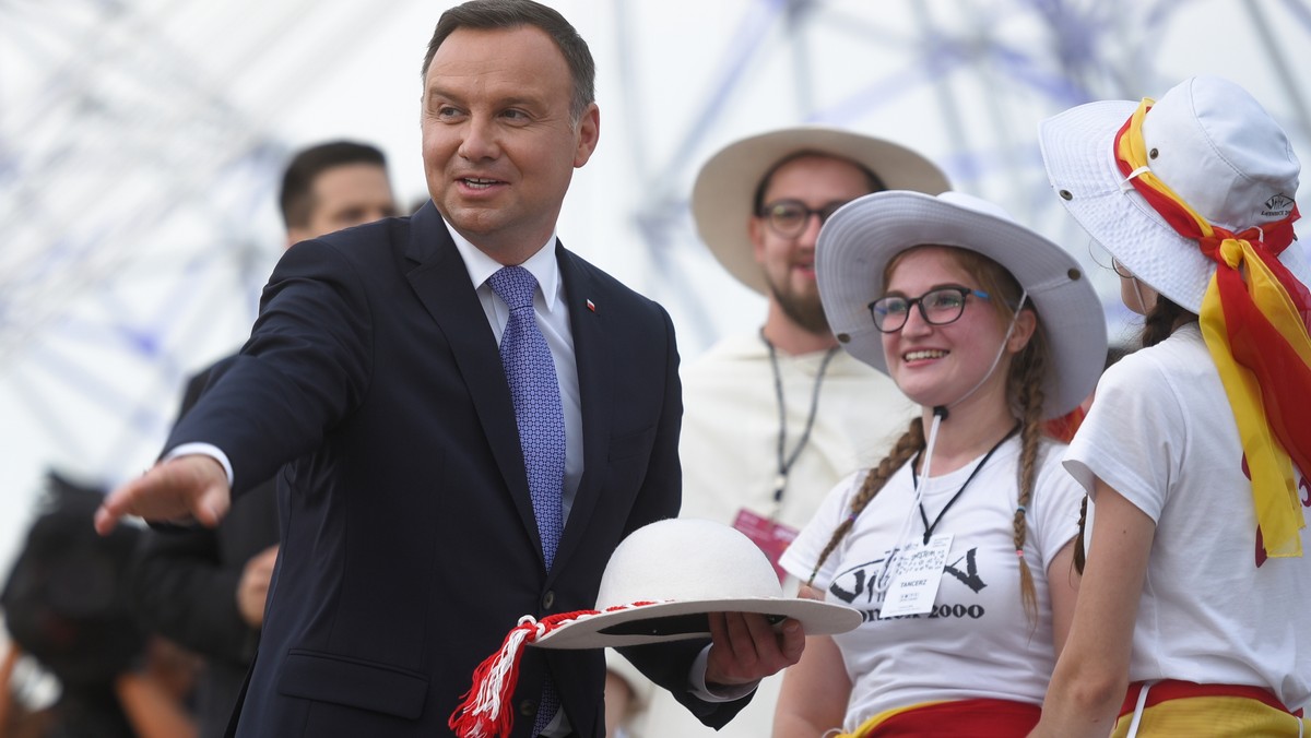 18602175 - POLA LEDNICKIE XXII SPOTKANIE MŁODYCH LEDNICA 2000 DUDA (Andrzej Duda)