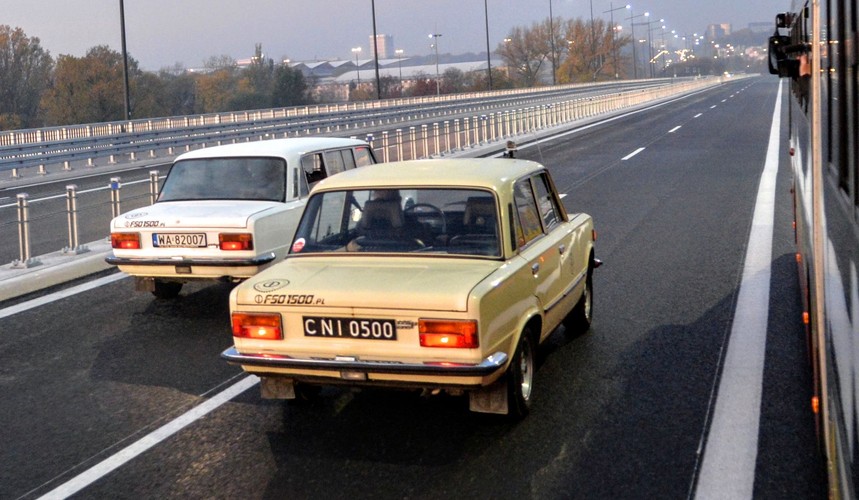 Fiat 125p w wersji przedłużonej i standardowej
