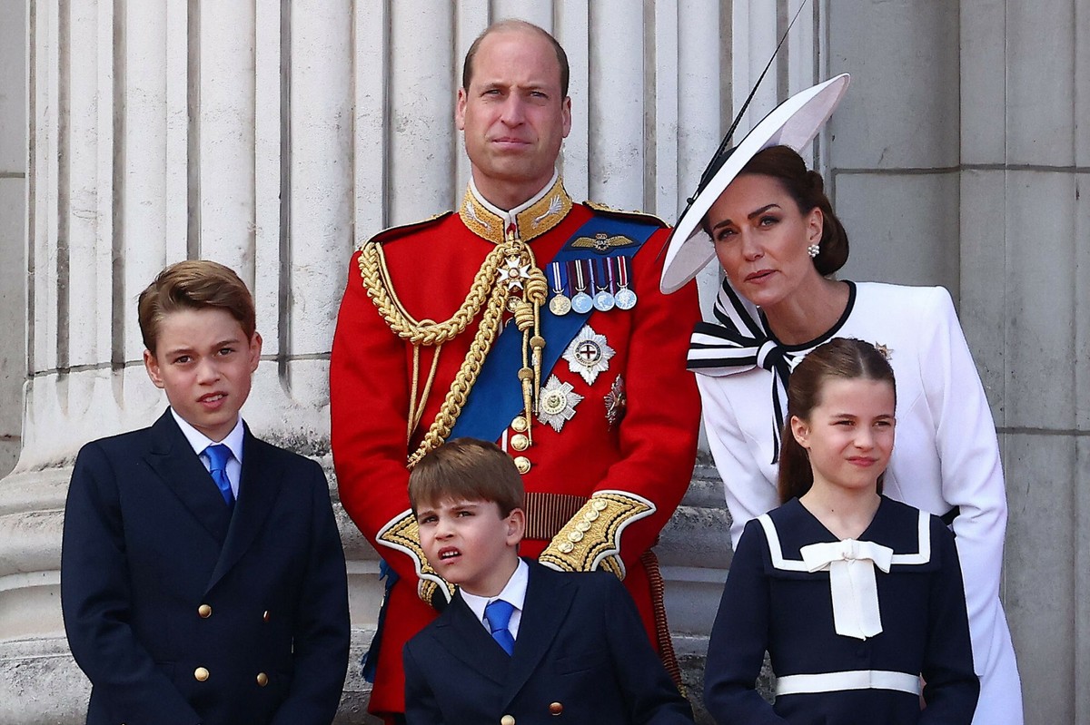 Dzieci Kate i Williama podczas parady Troopin the Colour. Książę Louis skradł show swoim tańcem