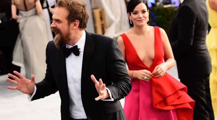 Lily Allen és David Harbour2020