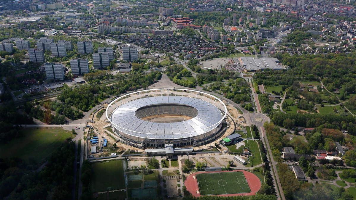 Stadion Śląski będzie gotowy za rok – przekonują władze woj. śląskiego, które prowadzą modernizację tego obiektu. Na razie wybrano dostawcę ponad 54 tys. krzesełek - widownia ma być utrzymana w kolorystyce regionu, czyli żółto-niebieskiej.