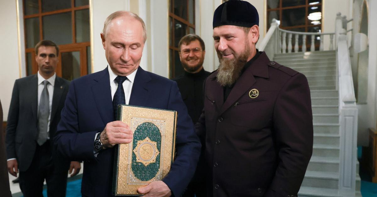  Putin całuje Koran i szuka przyjaciół. A za plecami sypie mu się tradycyjna Rosja