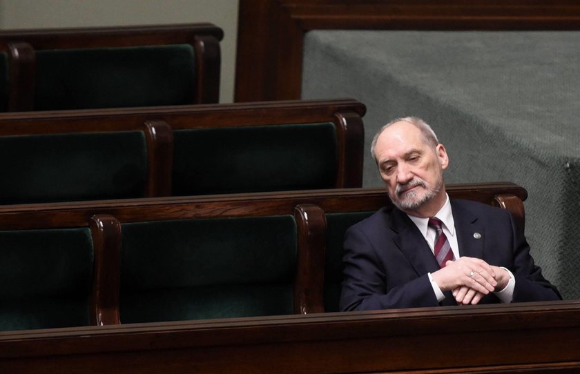 Macierewicz bije się w piersi w Sejmie. „Wytykanie mi tego jest słuszne”