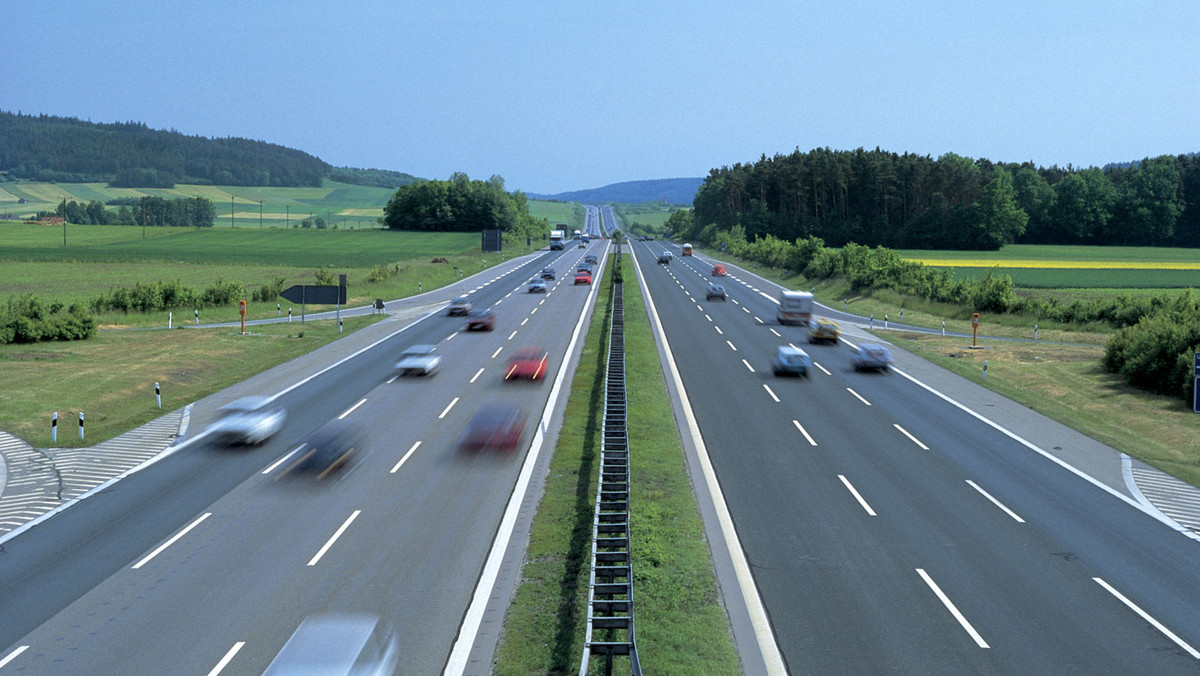 Ponad dwadzieścia firm chce budować północną obwodnicę Bełchatowa. Łódzki oddział Generalnej Dyrekcji Dróg Krajowych i Autostrad zakończył przyjmowanie wniosków od potencjalnych wykonawców. Około 11-km trasa ma być gotowa pod koniec 2016 roku.