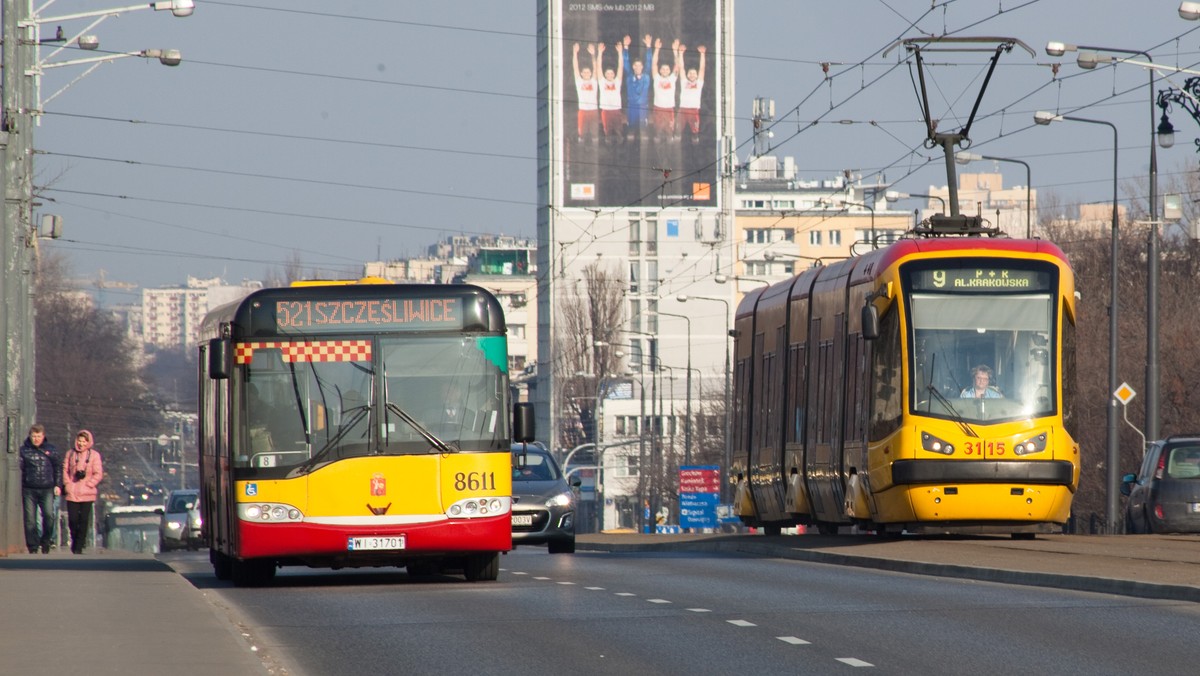 - We wszystkich firmach, które skontrolowaliśmy, wykryliśmy ok. 500 naruszeń. Dochodziło do rażących przypadków łamania norm, kierowcy jeździli zmęczeni i stanowili zagrożenie dla zdrowia i życia - oświadczył na środowej konferencji prasowej Główny Inspektor Transportu Drogowego Alvin Gajadhur.