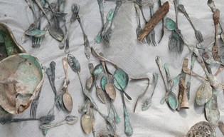 Niezwykłe odkrycie przy ul. Sienkiewicza w Warszawie. Archeolodzy wydobyli pamiątki z filharmonii