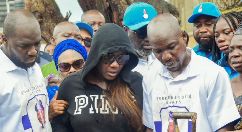 Mercy Johnson weeps over late father [Instagram/MercyJohnson]