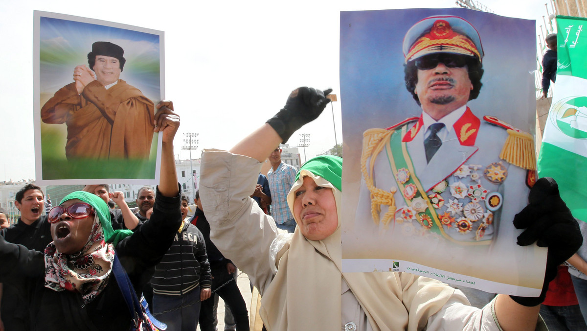 Akcja militarna przeciw dyktatorowi Libii Muammarowi Kadafiemu rozpoczęła się w sobotę, kilka godzin po nadzwyczajnym szczycie w Paryżu poświęconym Libii. Terrorysta i szaleniec, sojusznik tyranów i UE, znany z różnych dziwactw miłośnik pięknych i odważnych kobiet. Kim jest władający Libią od ponad 40 lat pułkownik Muammar Kadafi?
