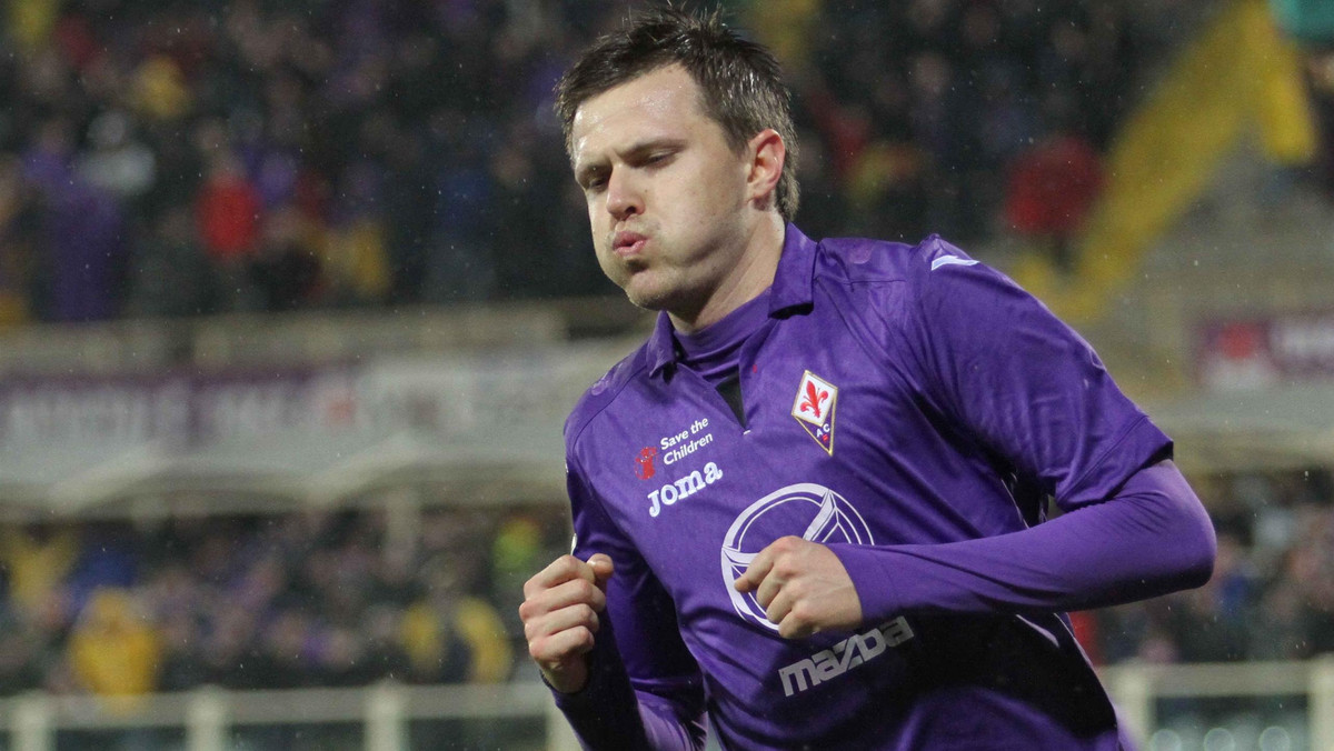 W ostatniej kolejce Serie A Fiorentina przegrała u siebie z Napoli 0:1. Jednym z zawodników, któremu najmocniej dostało się od kibiców był pomocnik Josip Ilicić. Na tym nie koniec, bo wymownym gestem zaczął uciszać fanów Violi. Klub zapowiedział, że piłkarz musi przeprosić albo odejdzie.