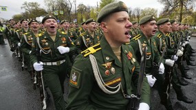 Biorą ślub i czekają na śmierć żołnierza. W Rosji kwitnie przerażający proceder