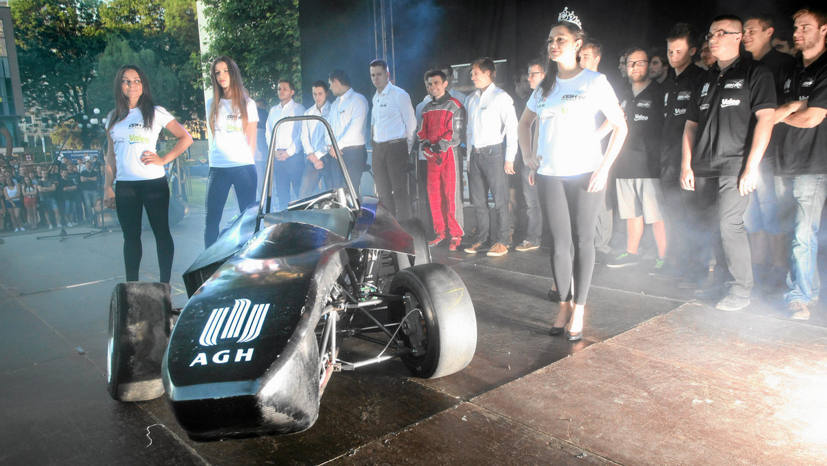 To projekt pionierski w kraju - naukowcy z nyskiej PWSZ organizują warsztaty dla młodzieży, których efektem będzie zaprojektowanie samochodu wyścigowego i udział w międzynarodowych zawodach Formuły 1. Zajęcia są bezpłatne.