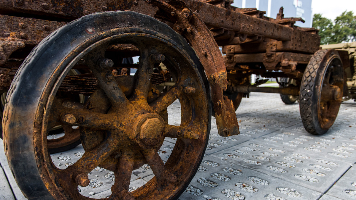 BYDGOSZCZ MUZEUM WOJSK LĄDOWYCH NORWEGIA EKSPONAT (zestaw transportowy Skoda)