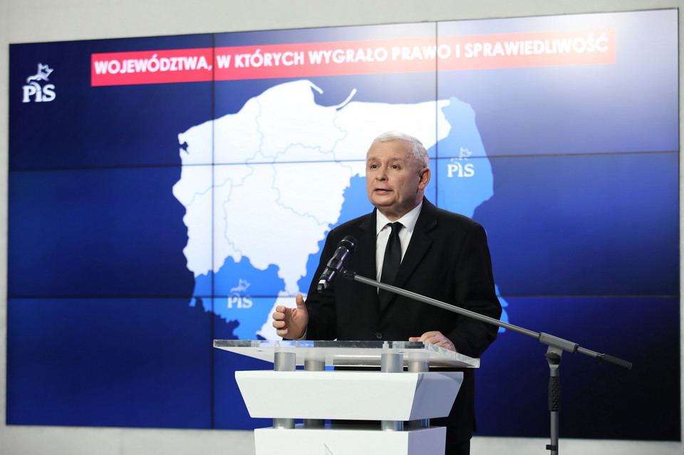 Jarosław Kaczyński podczas konferencji prasowej dotyczącej wyników wyborów samorządowych w 2018 r.