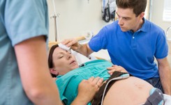 Poród w domu. Czym różni się od tego w szpitalu?