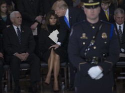 Jego dotyk ją boli? Zagraniczne media mają używkę z TYCH ZDJĘĆ Melanii i Donalda Trumpów