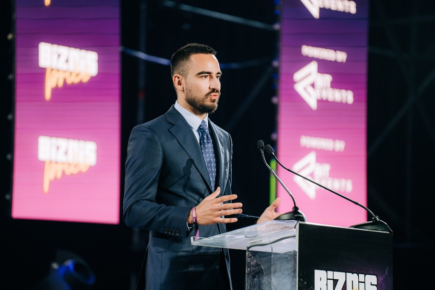 Uvodni deo konferencije obeležilo je obraćanje Vladimira Stankovića, autora podskasta "Biznis Priče"