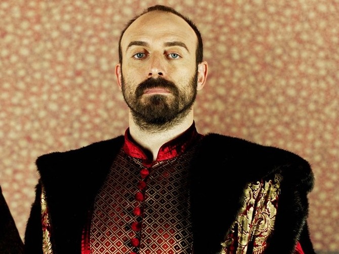 Halit Ergenc i u 6. deceniji baca žene na kolena kao što je robinje u seriji - izgleda nikad bolje