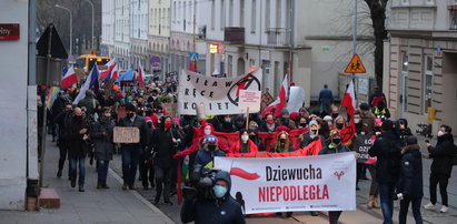 Strajk Kobiet w Łodzi. Manifestujący przyszli pod komendę