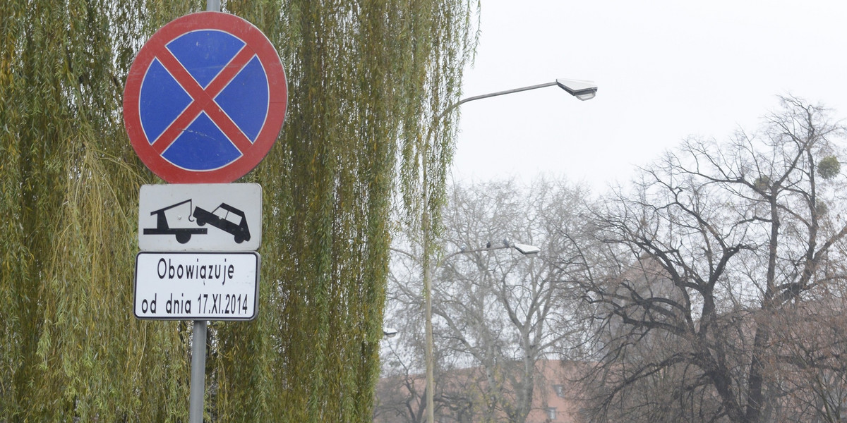 Straż miejska poluje pod Halą Targową.